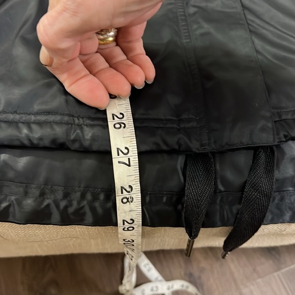 Lululemon Black Waterproof Poncho Cape in Size M/L - Picture 15 of 16